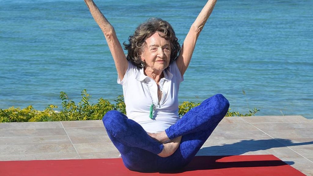 Tao Porchon-Lynch plus ancienne prof de yoga